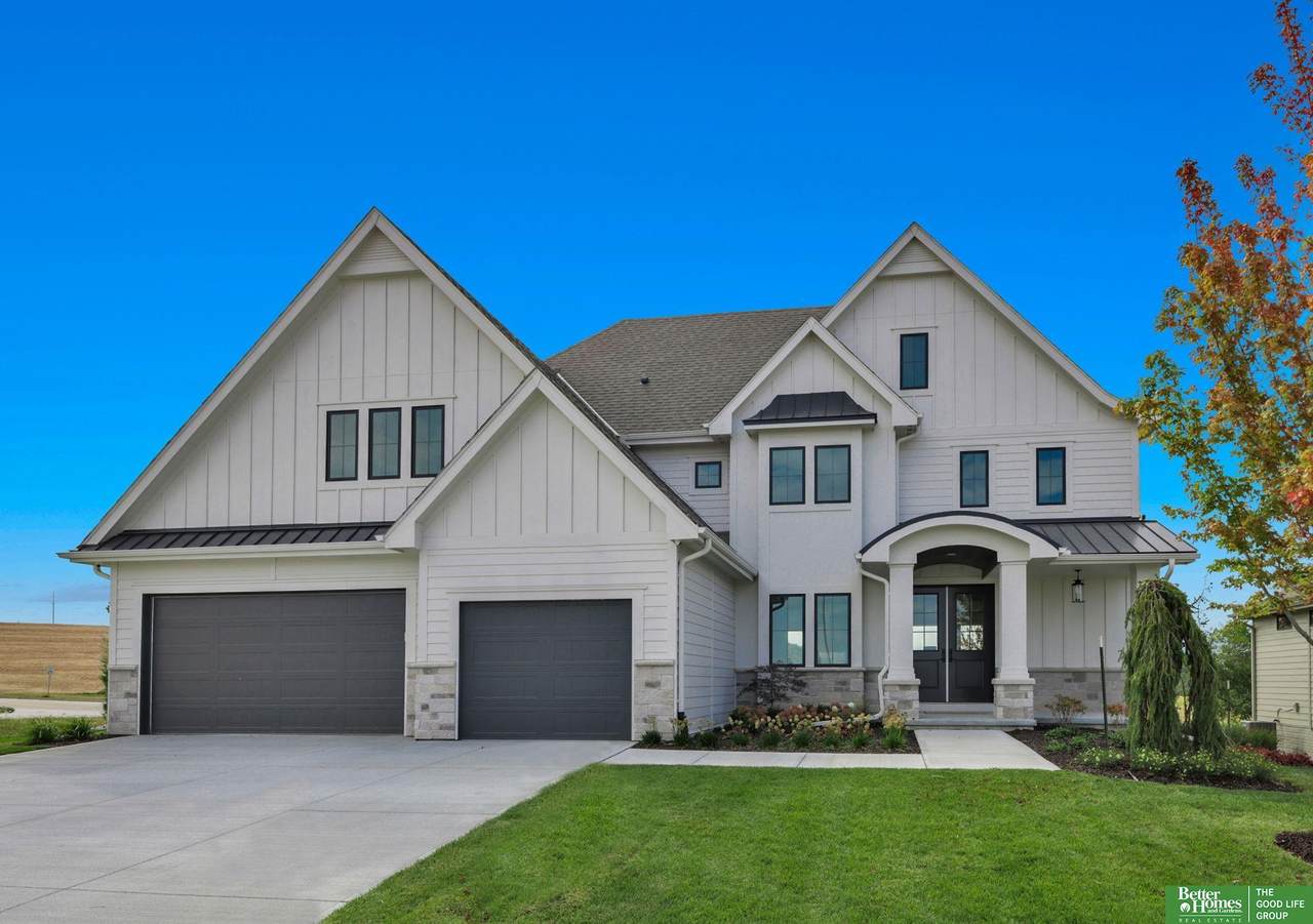 10908 98 Avenue Circle - Photo 1
