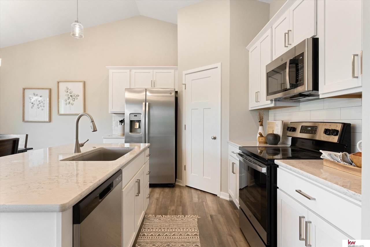 7817 94 Circle - Photo 1