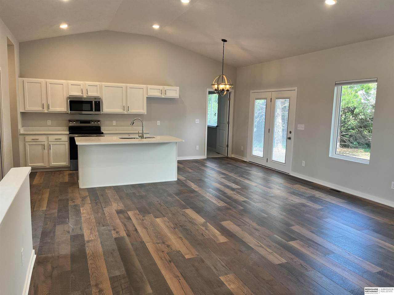 1810 Vivian Lane - Photo 1