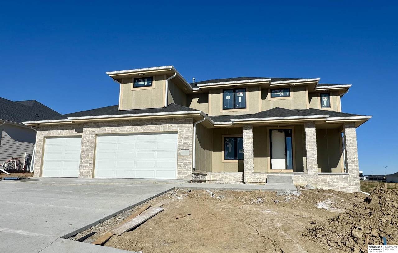 20152 T Street - Photo 1