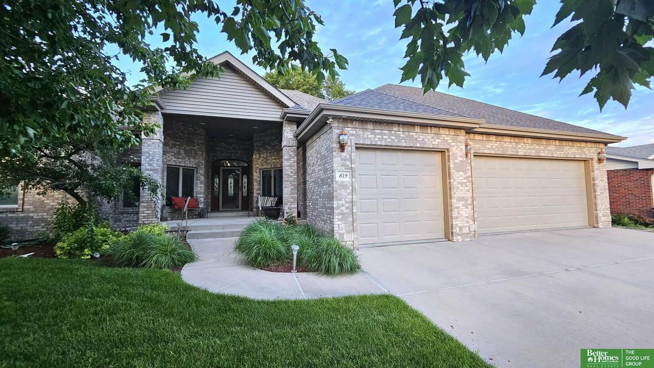 819 Country Club Avenue - Photo 1