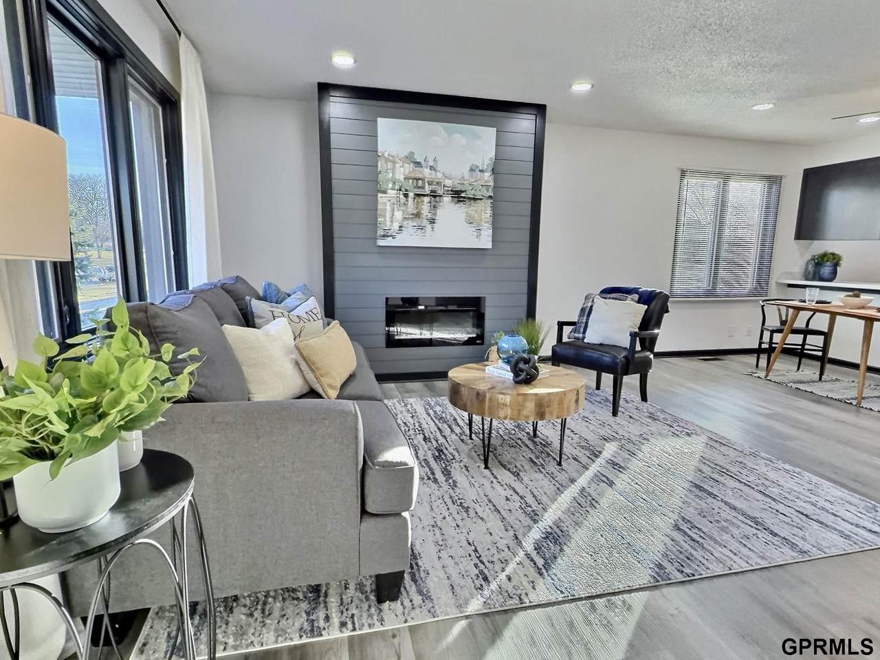 916 Carriage Way - Photo 1