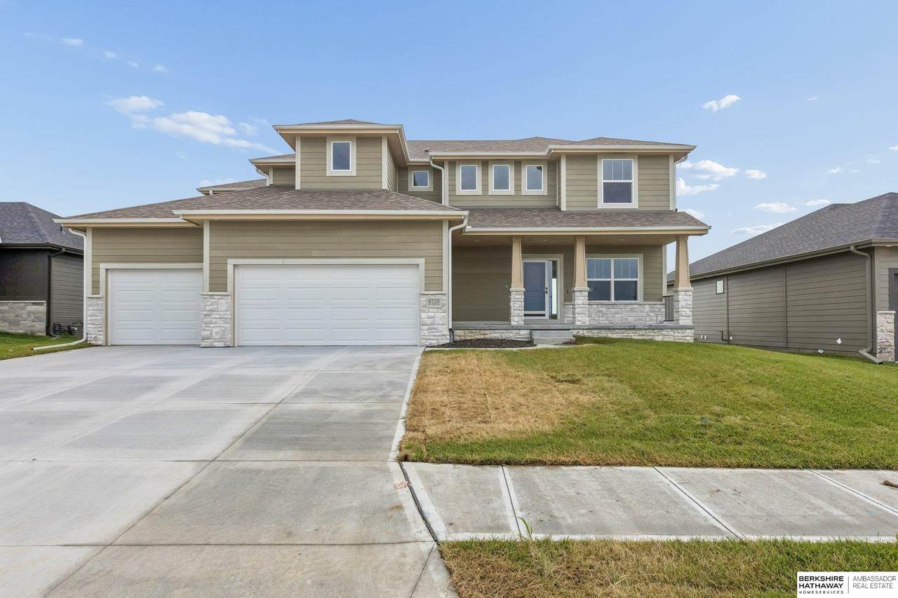 6125 215 Circle - Photo 1