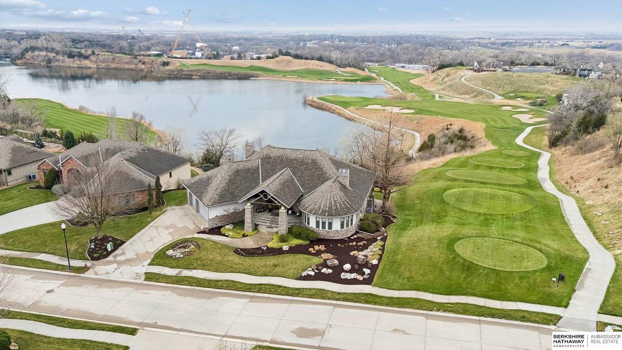 244 Lakeview Way - Photo 1
