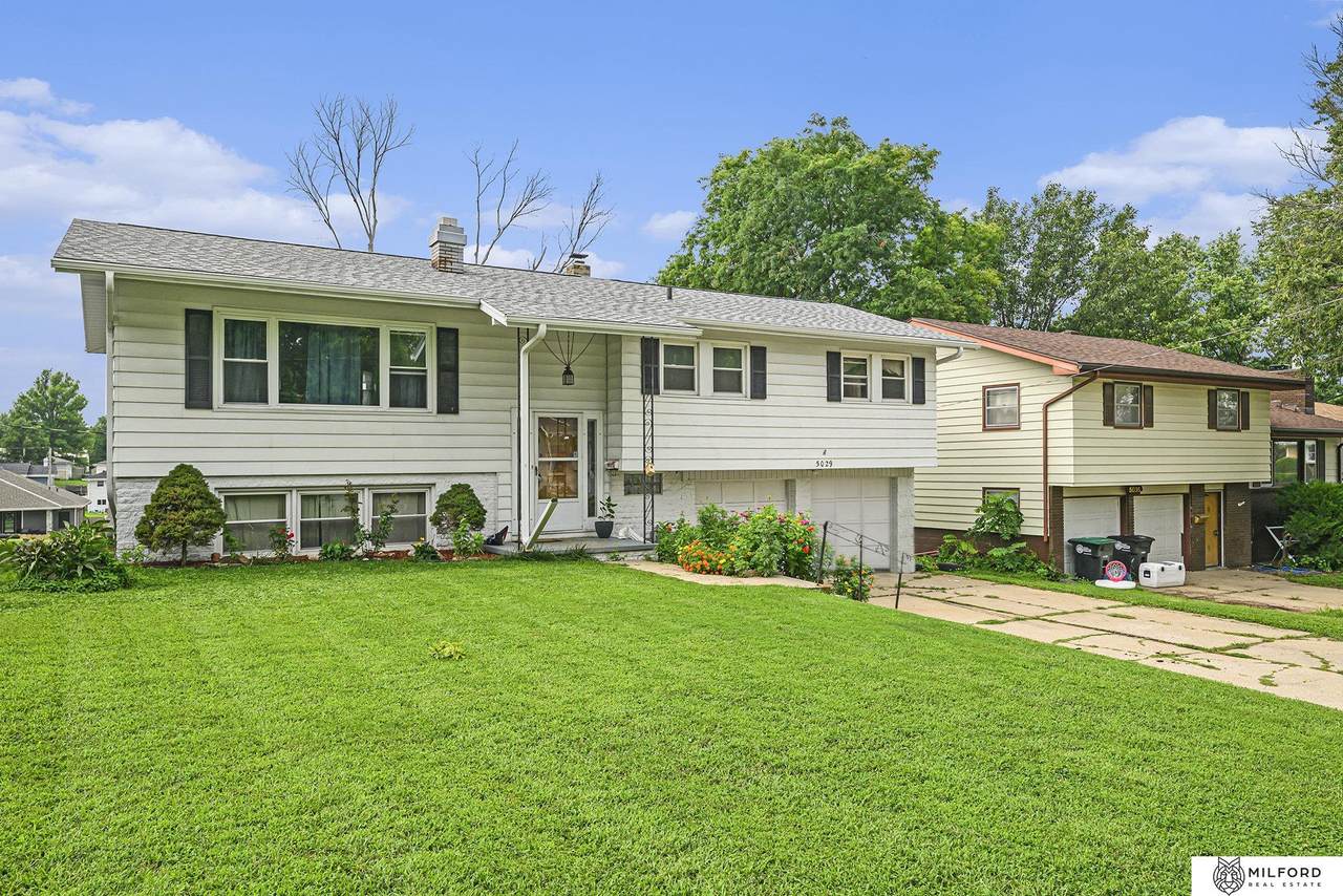 5029 Arbor Circle - Photo 1