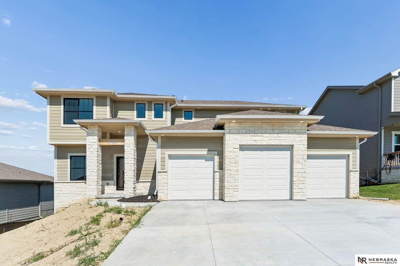 11101 161 Street - Photo 1