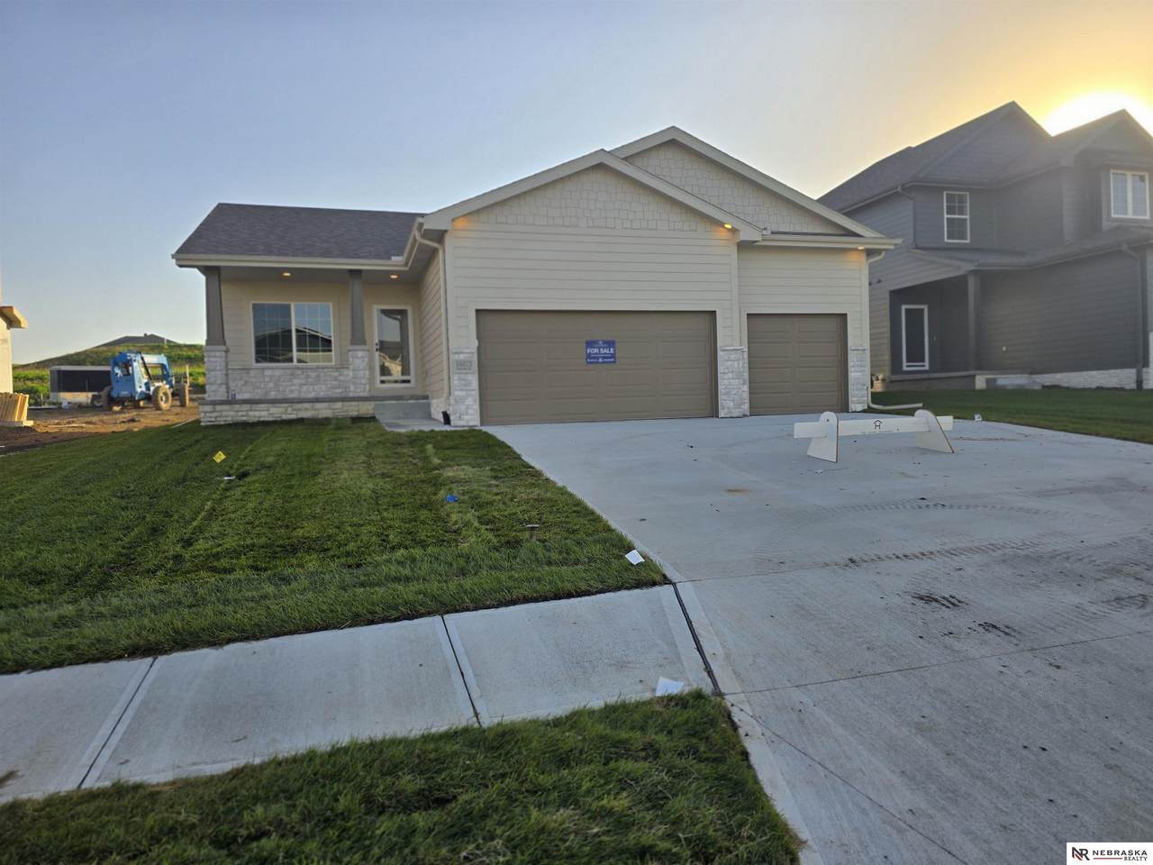 16013 Isabella Street - Photo 1