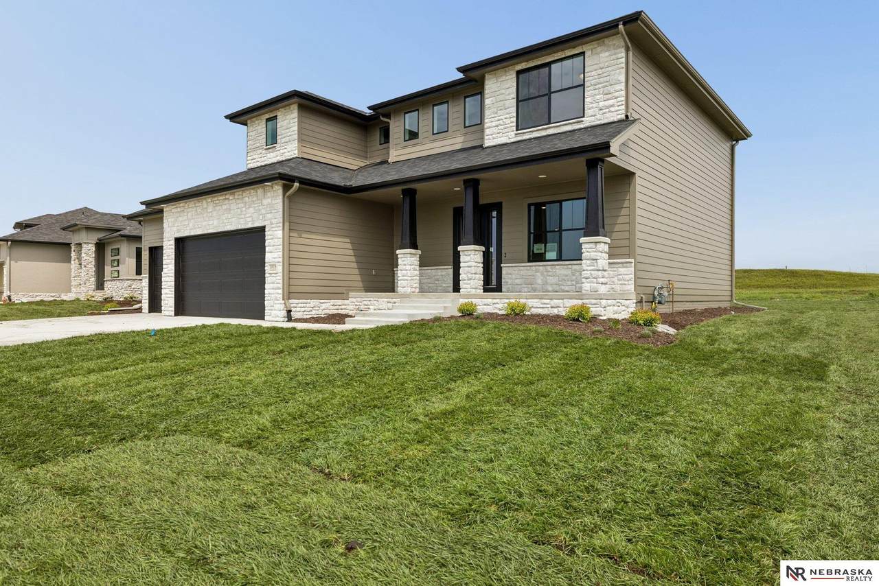3818 Prairie Breeze Road - Photo 1