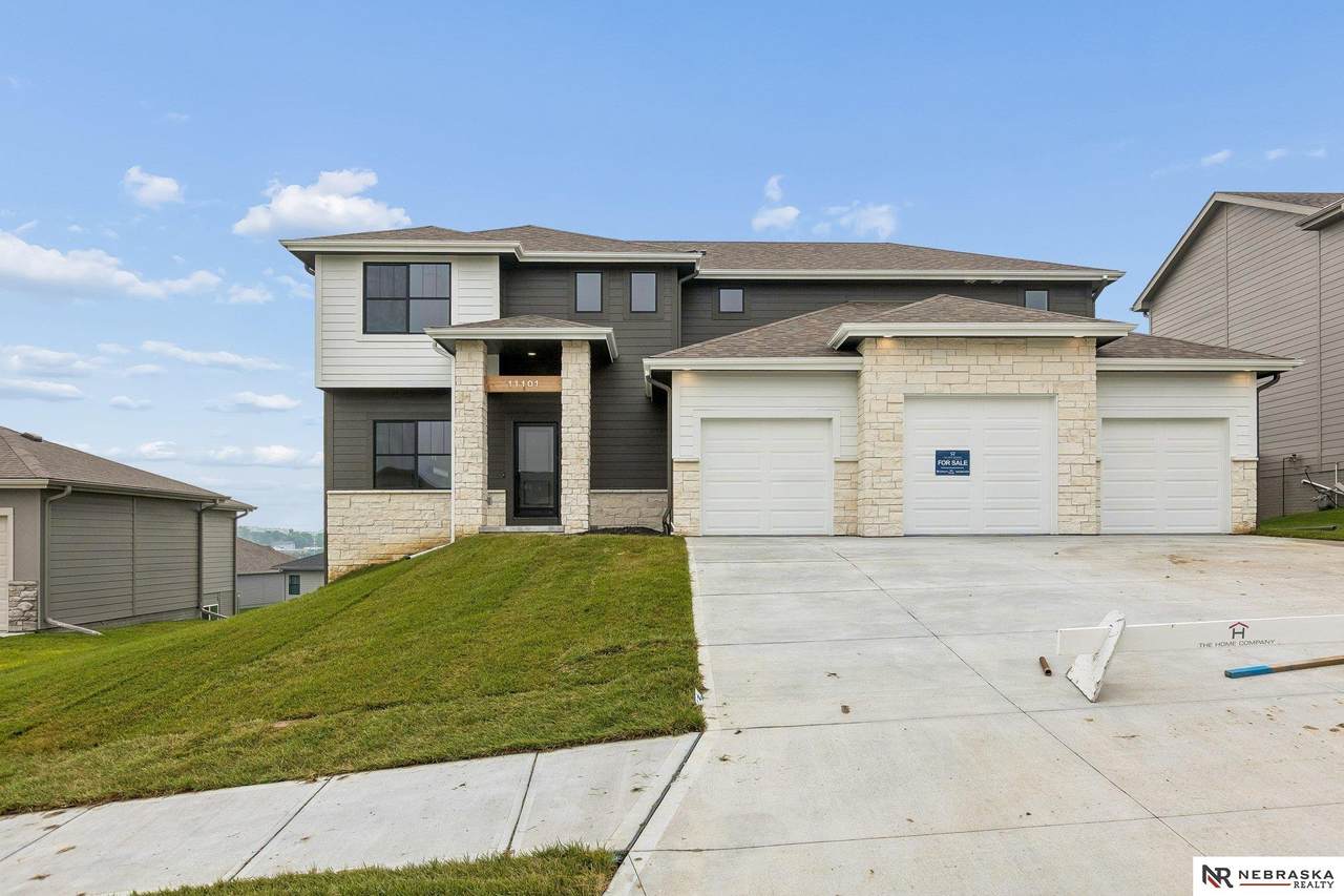 11101 161 Street - Photo 1