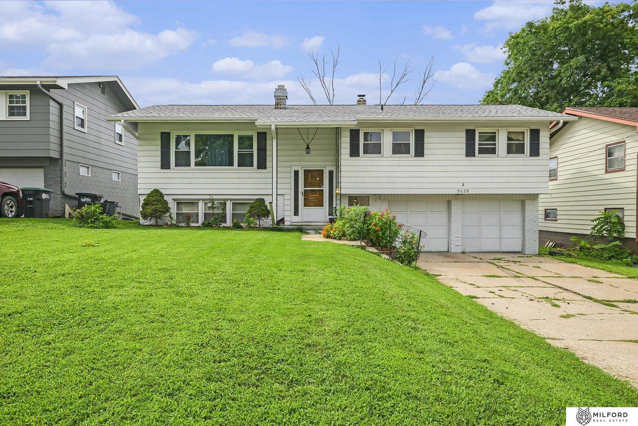 5029 Arbor Circle - Photo 1