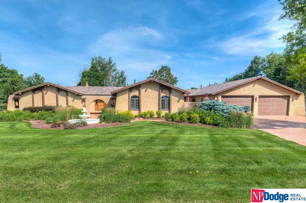 9708 Valaretta Drive - Photo 1