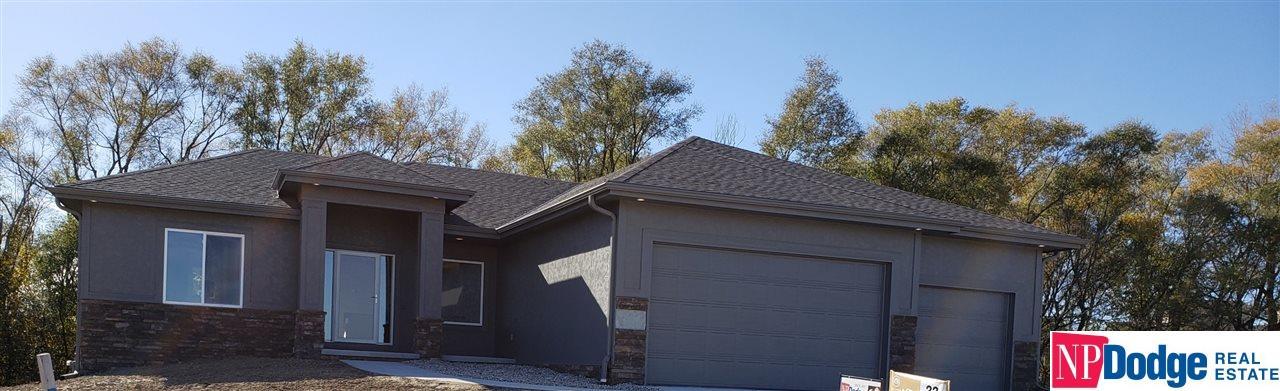 8166 185 Street - Photo 1