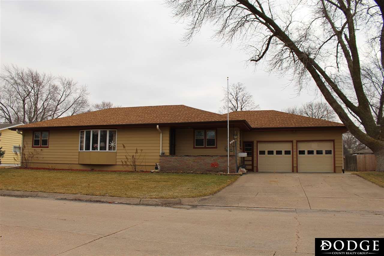 2215 Parkview Drive - Photo 1