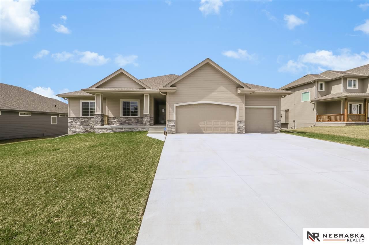 7902 194 Street - Photo 1