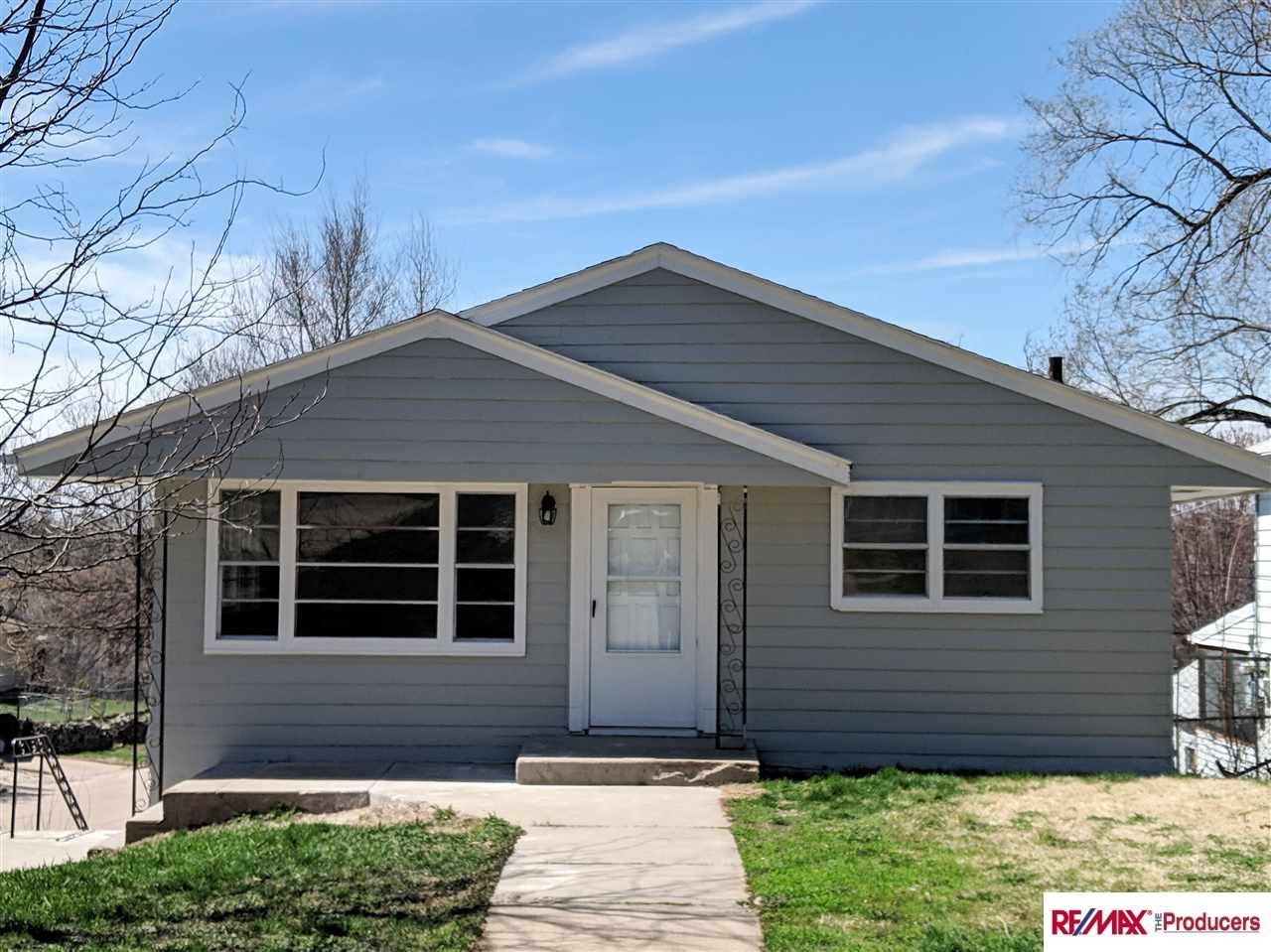 5458 49Th Avenue - Photo 1