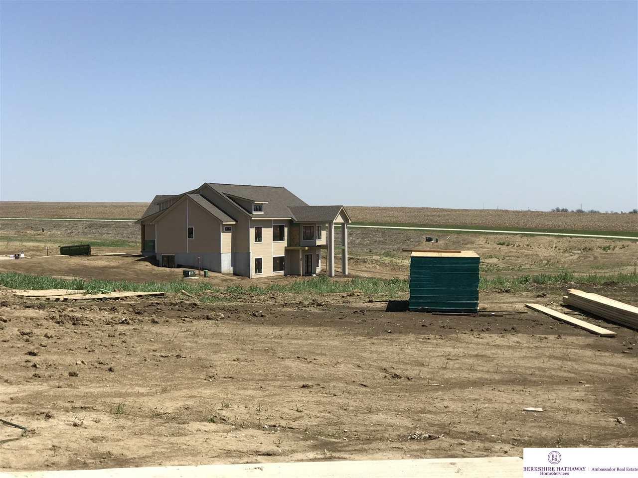 225 10 Avenue - Photo 1