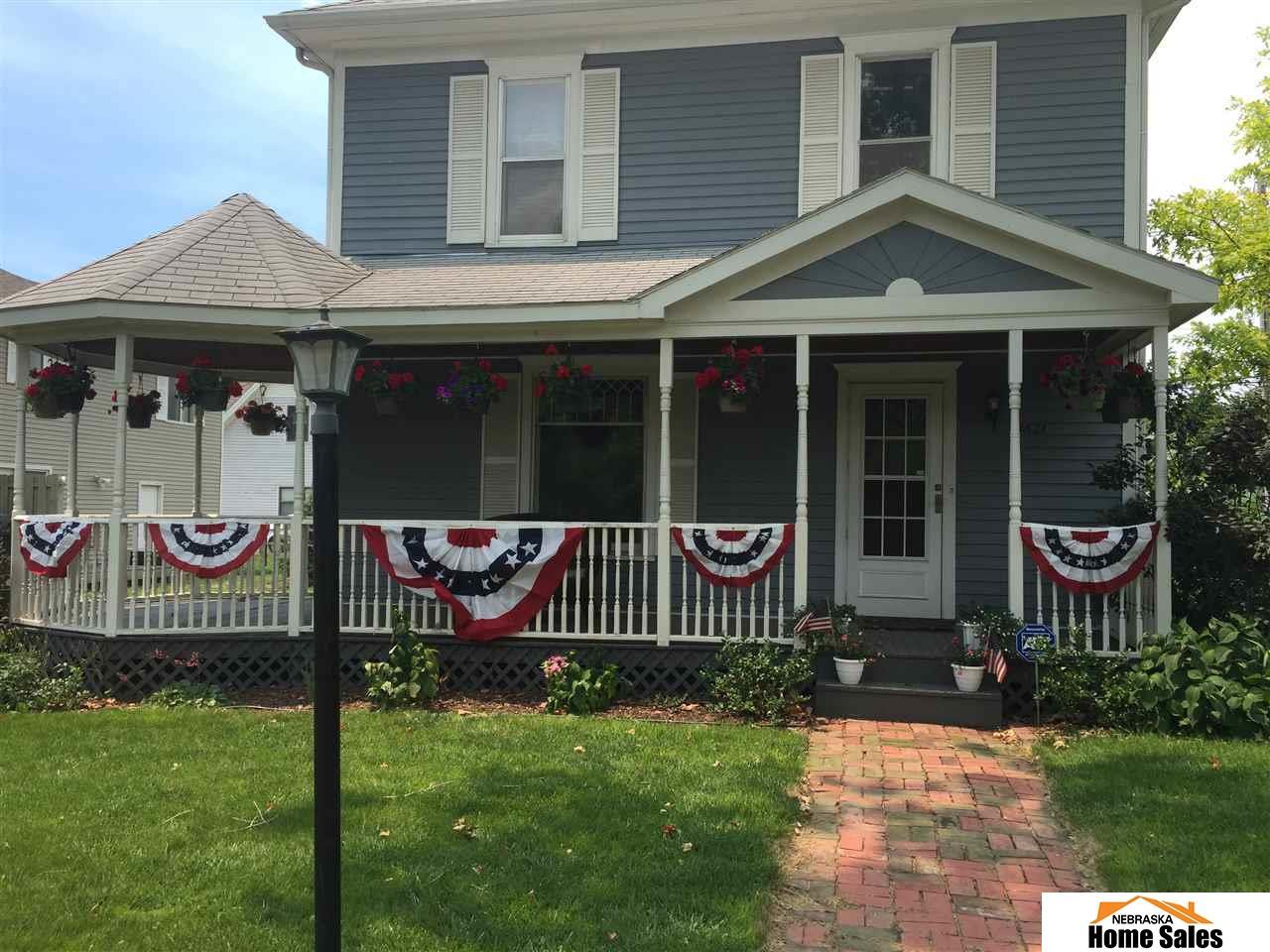 2621 44 Street - Photo 1
