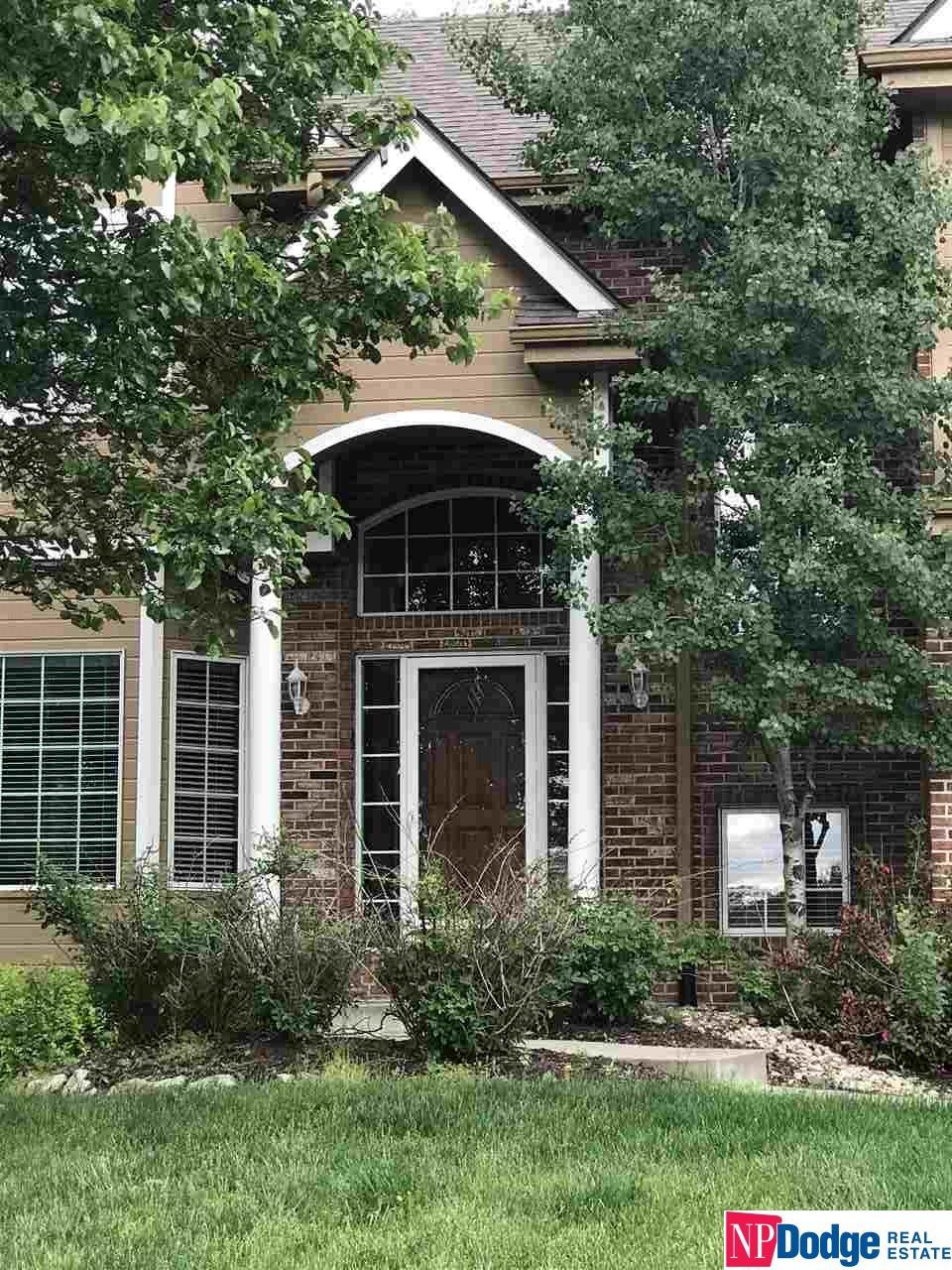 613 Lakeview Way - Photo 1