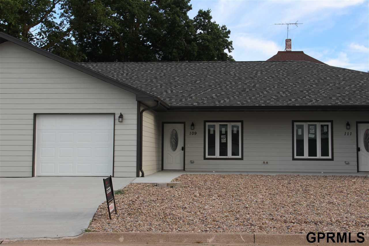 109 Hickory Avenue - Photo 1