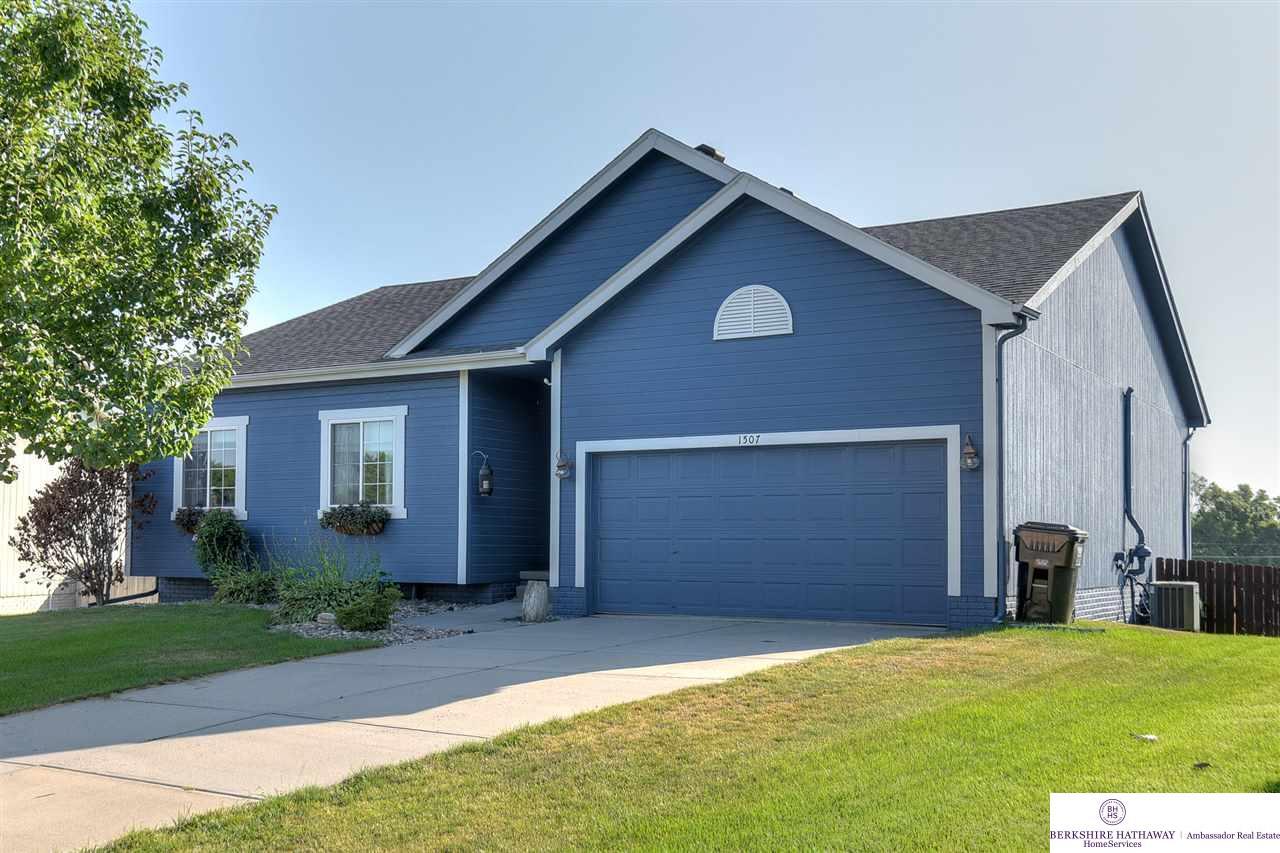 1507 Ridgeview Drive - Photo 1