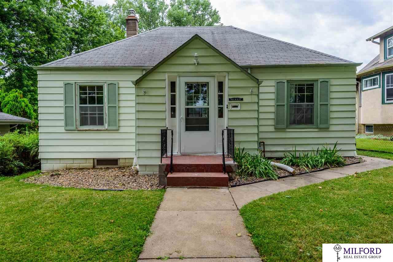 1612 52 Street - Photo 1