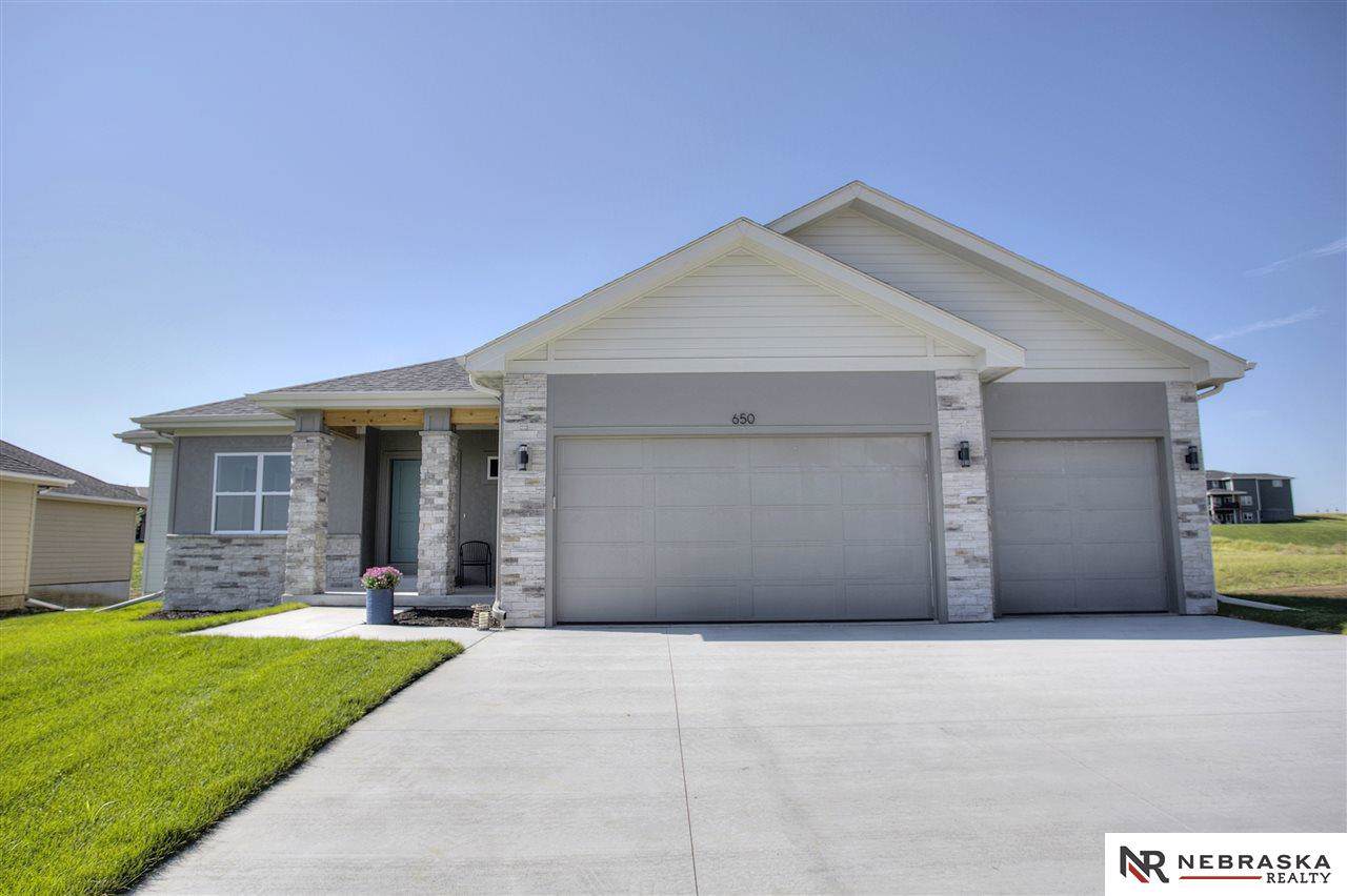 650 11th Circle - Photo 1