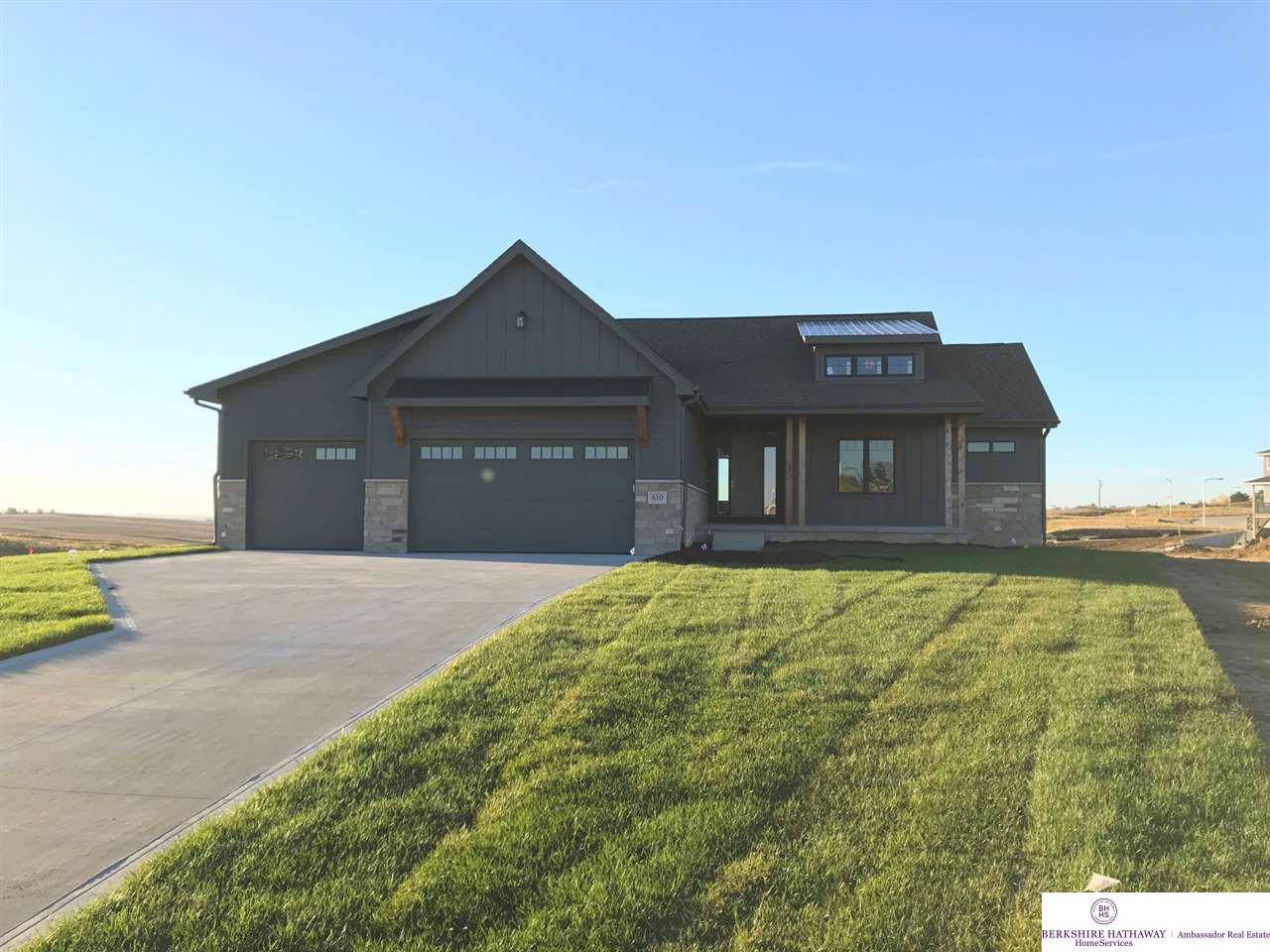 610 11 Circle - Photo 1