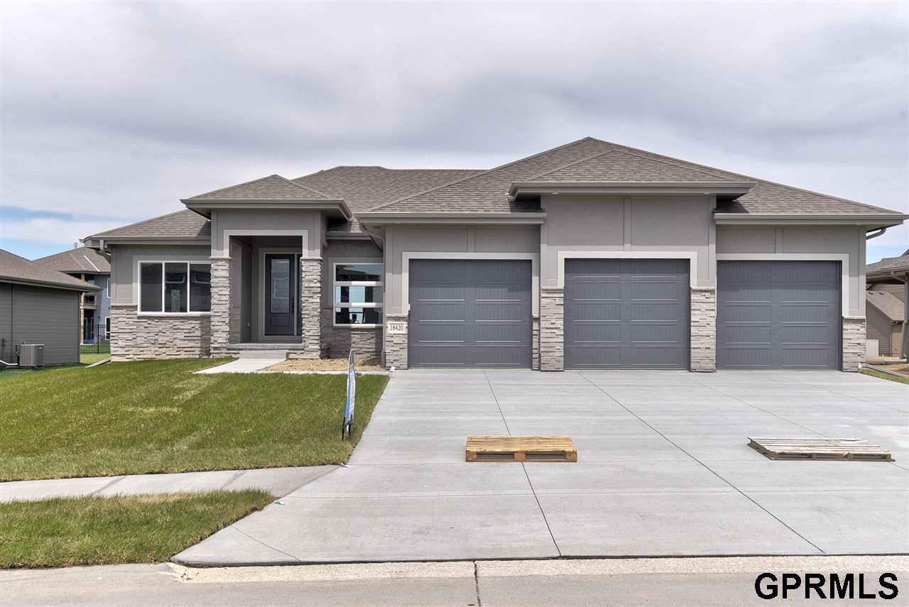 10008 105th Avenue - Photo 1