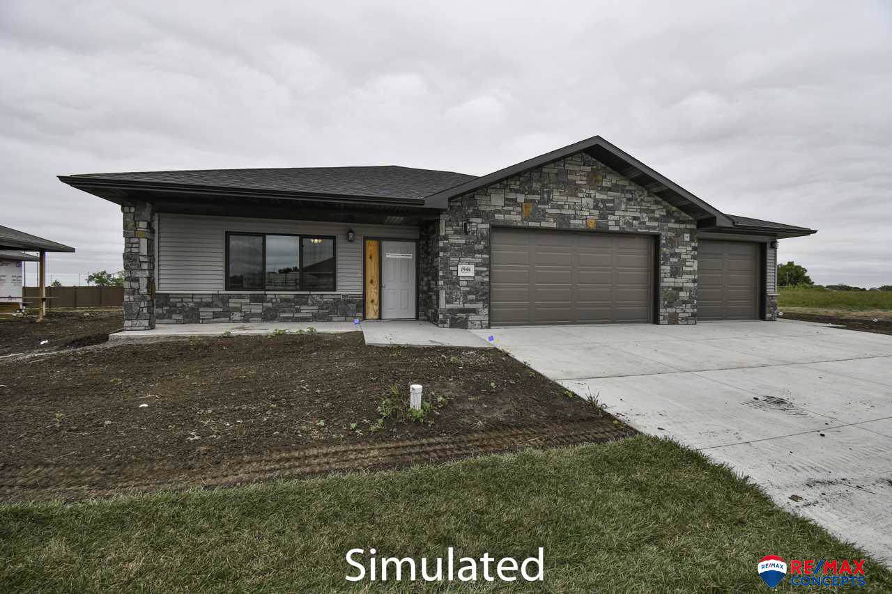 2016 Eastgate Drive - Photo 1