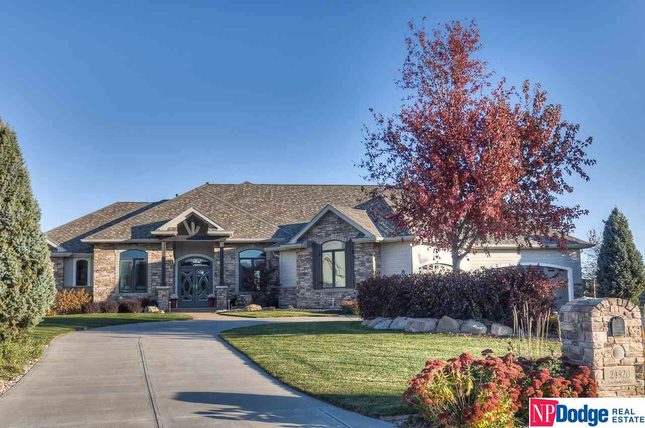 24920 Farnam Circle - Photo 1