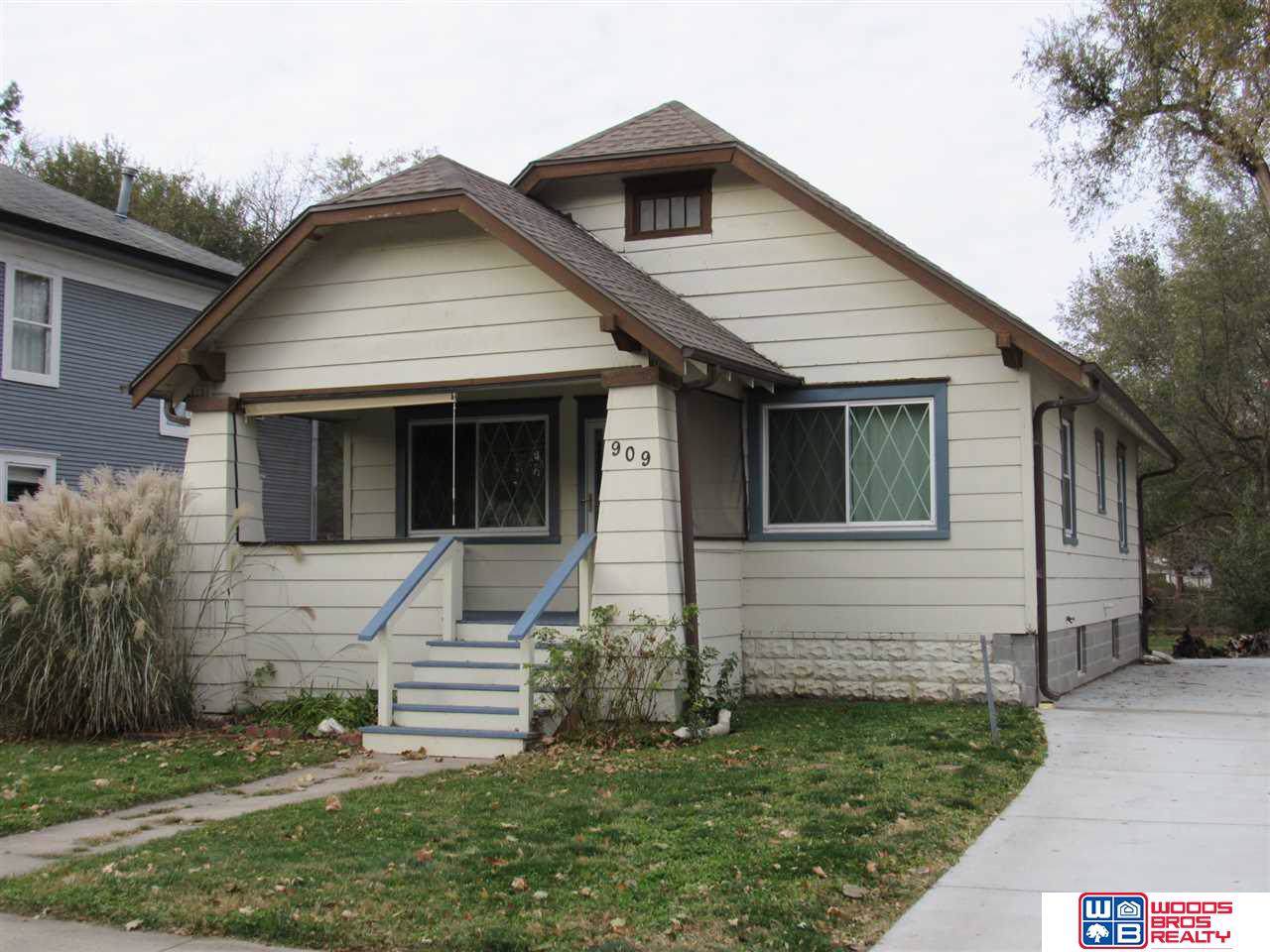 909 30th Street - Photo 1