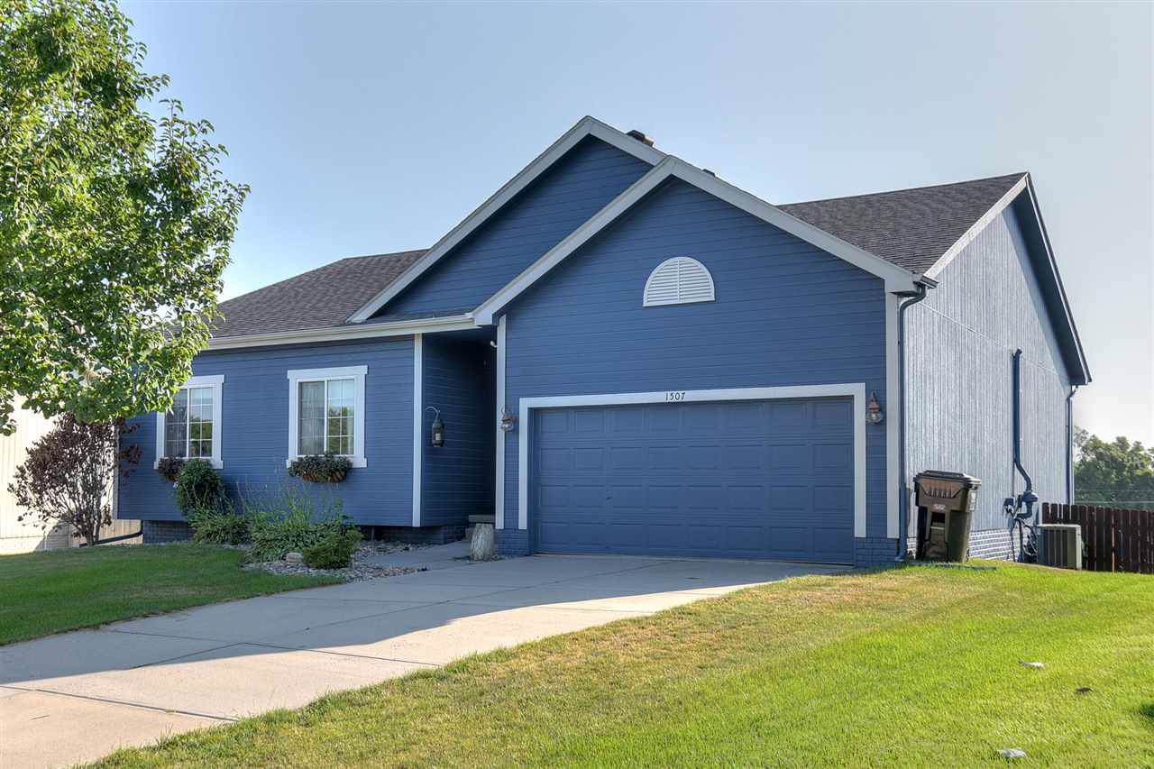 1507 Ridgeview Drive - Photo 1