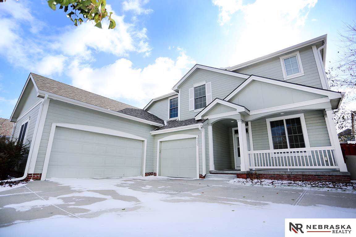 4605 Victoria Avenue - Photo 1