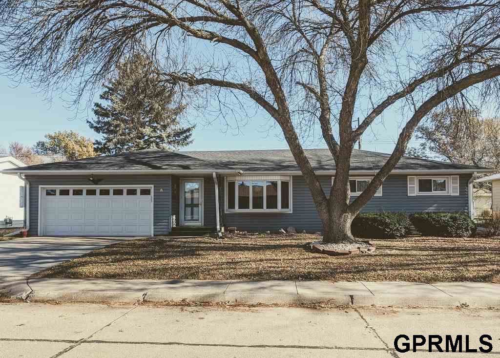 6 North Circle Drive - Photo 1