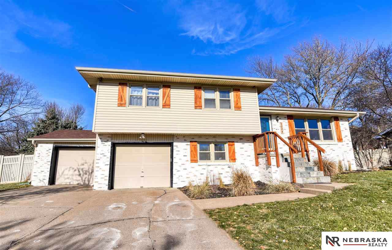 1004 Dogwood Circle - Photo 1