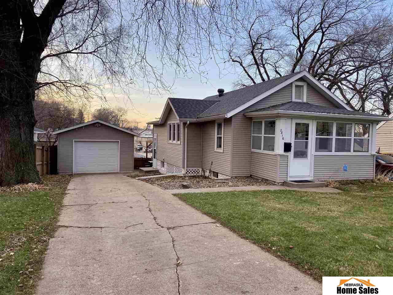 2816 69 Street - Photo 1