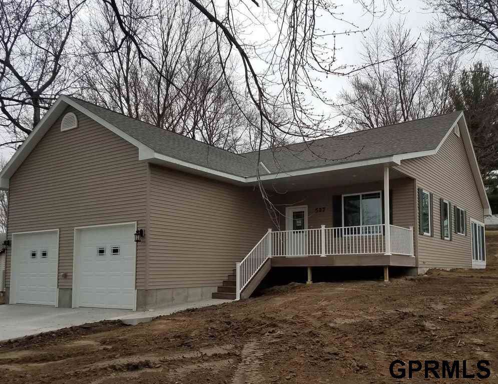527 4th Avenue - Photo 1