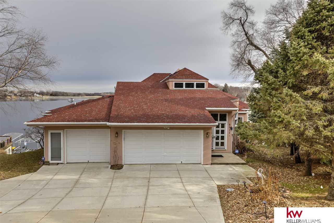 8811 Oakdale Court - Photo 1