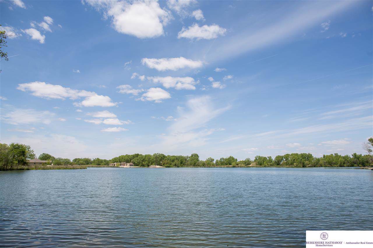 5306 281 Circle - Photo 1