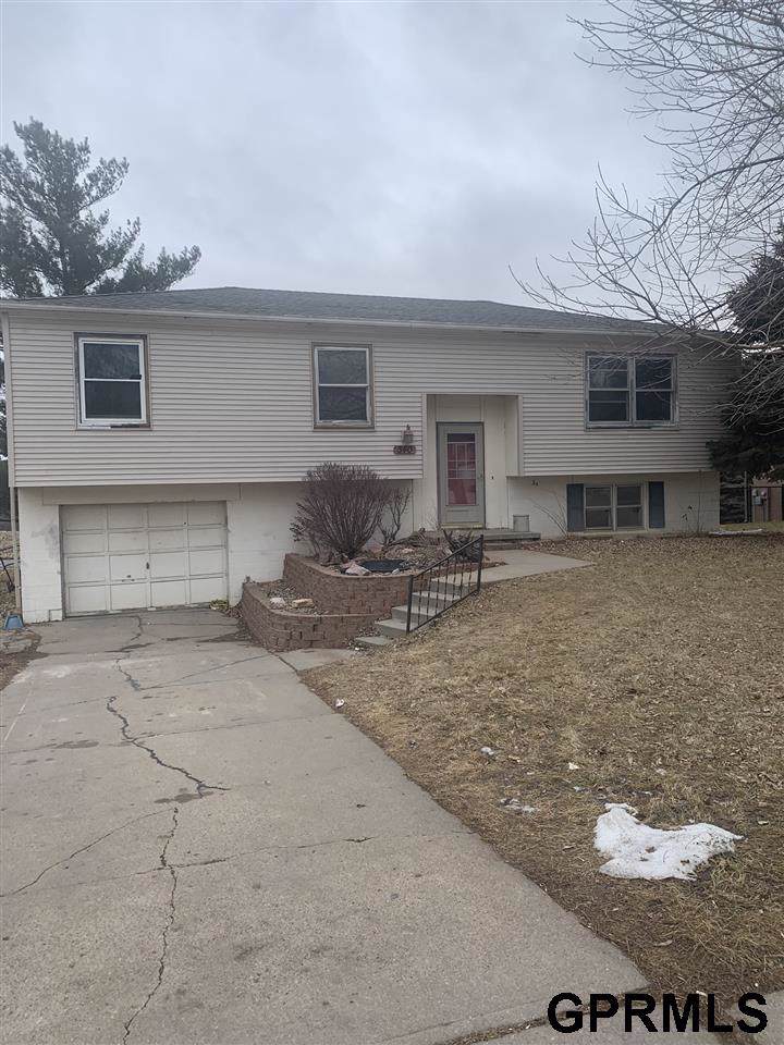 340 Platteview Drive - Photo 1