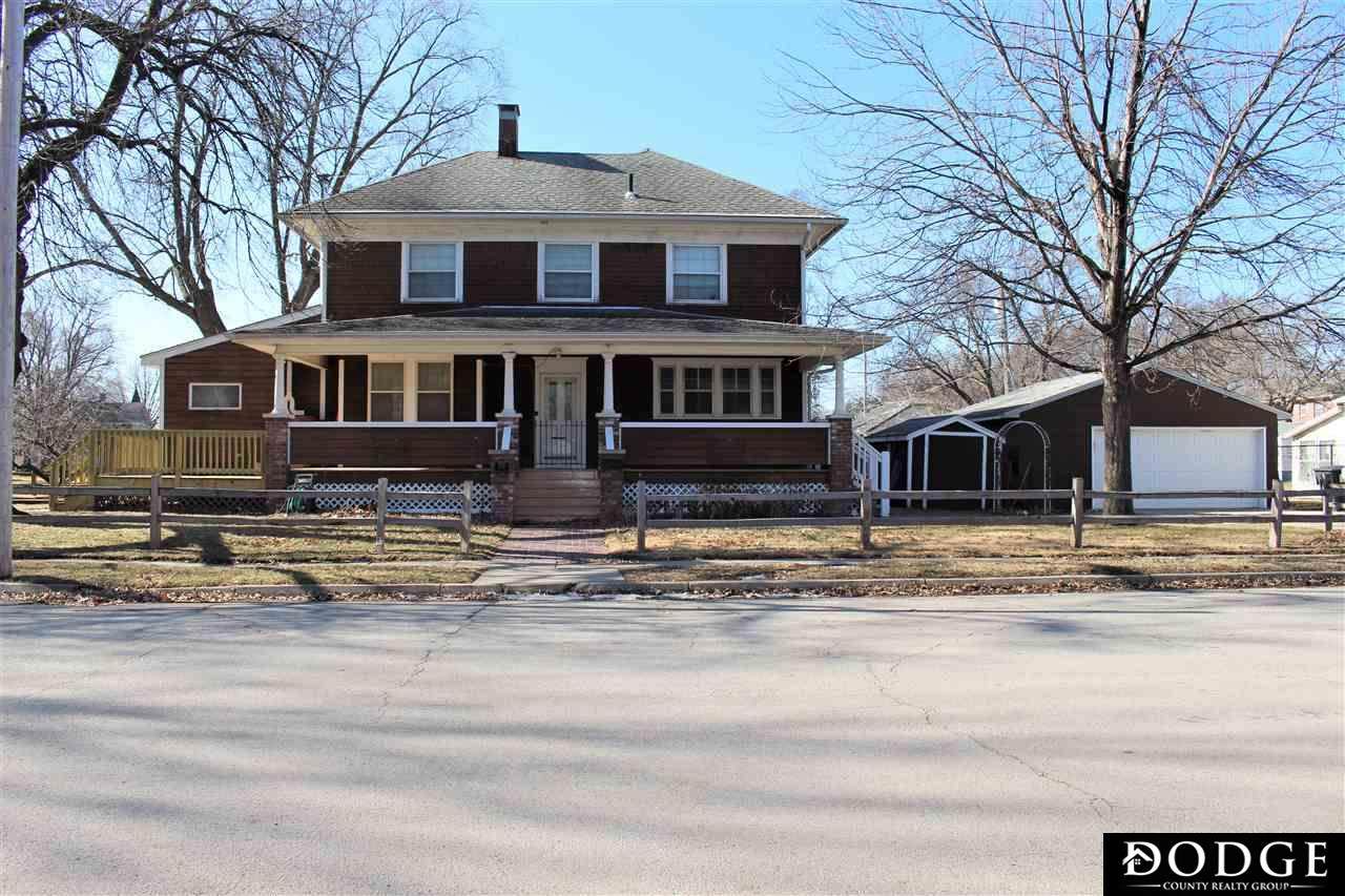 706 10th Street - Photo 1