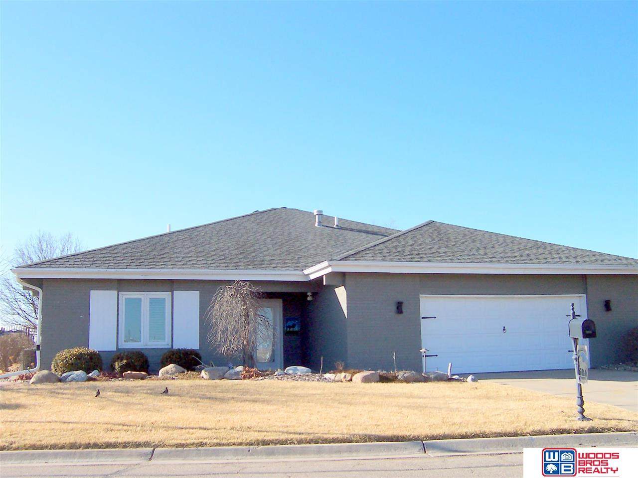 982 Lakeshore Drive - Photo 1
