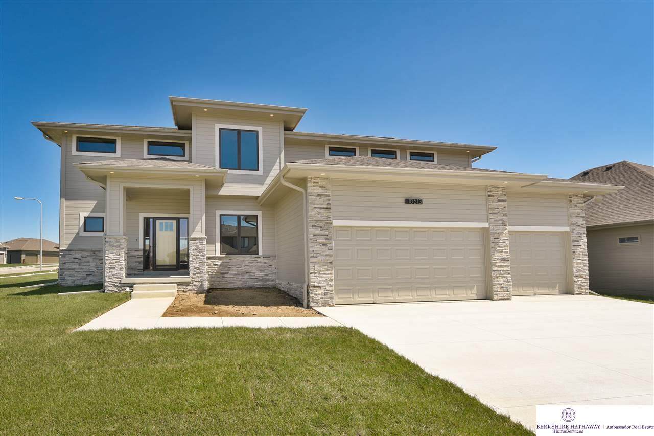 9960 105 Avenue - Photo 1