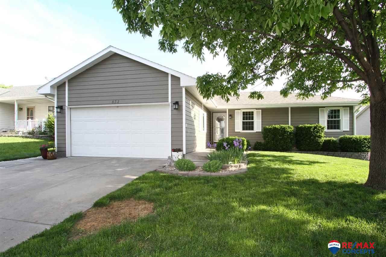 832 Erica Court - Photo 1