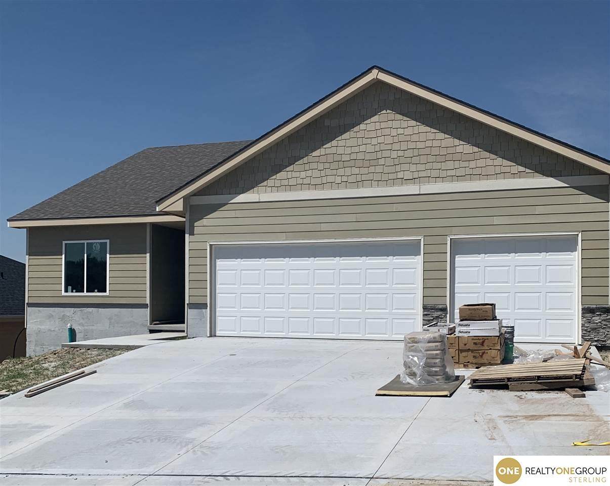 435 Eastwood Drive - Photo 1