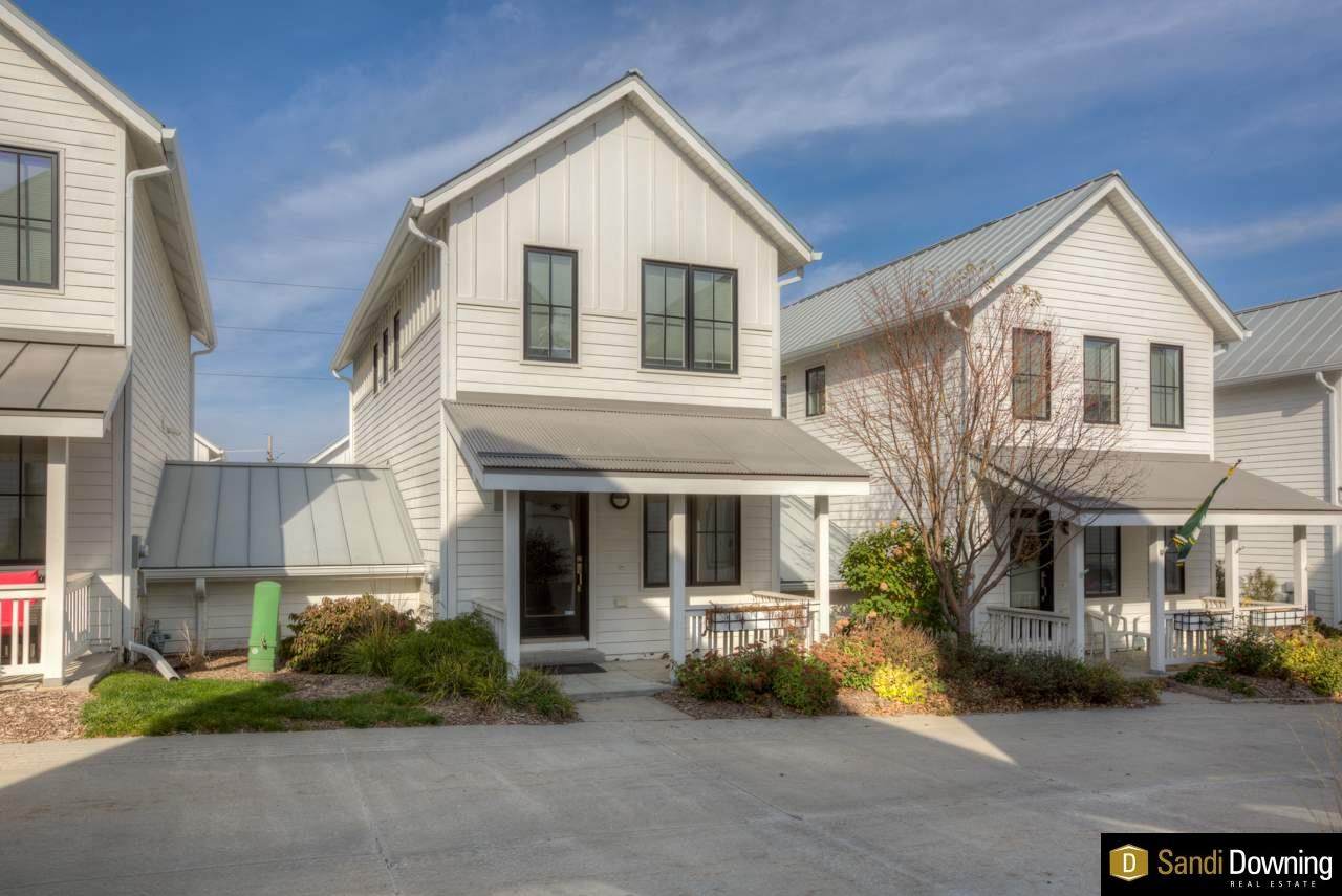 710 Lucia Plaza - Photo 1