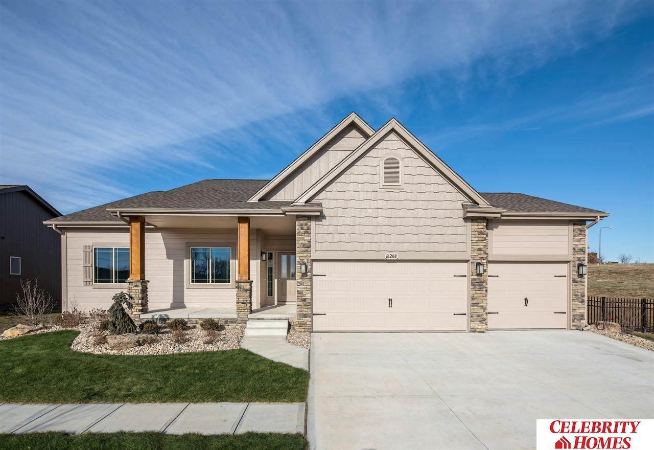 7815 186 Street - Photo 1