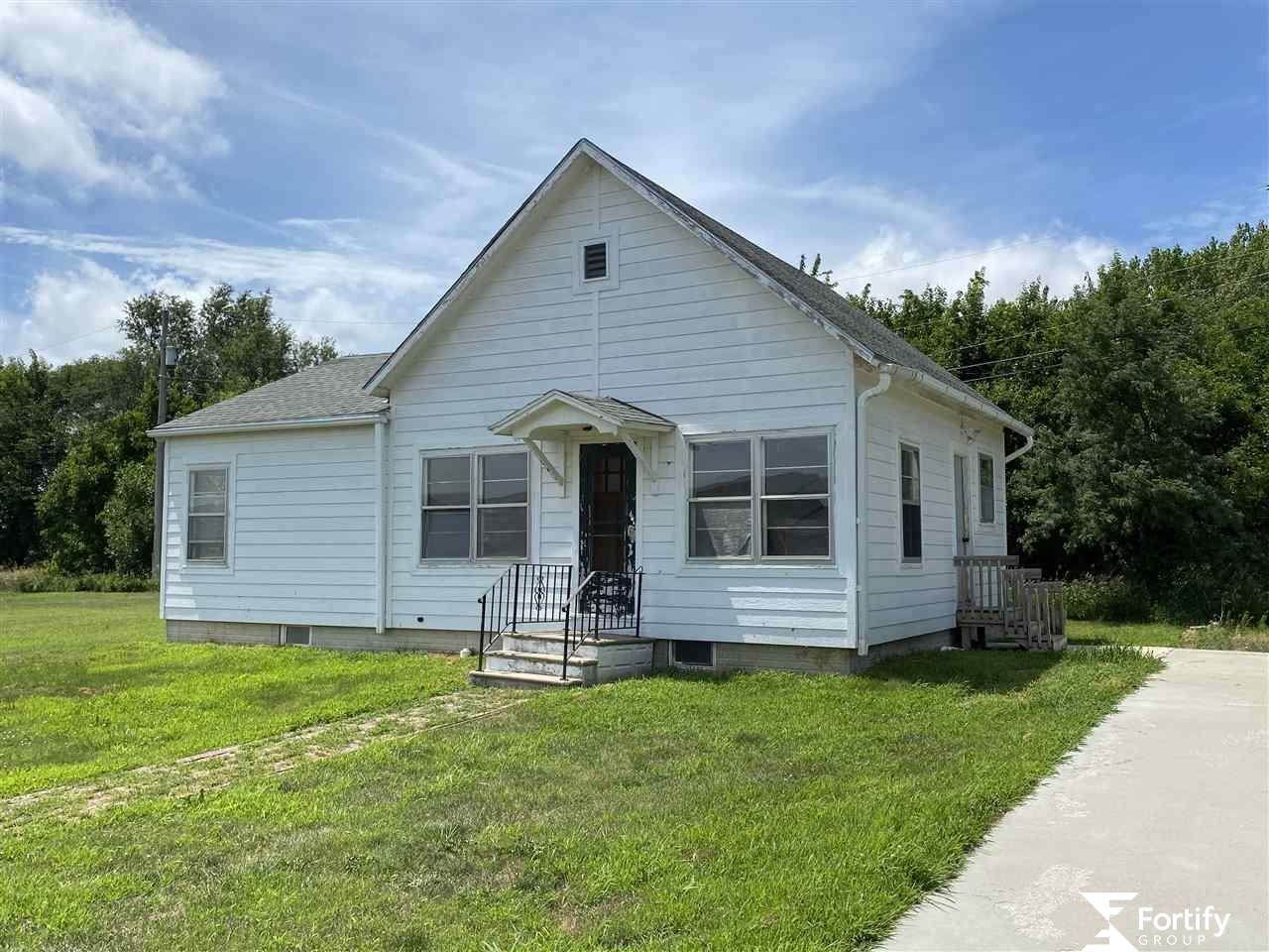 618 8th Street - Photo 1