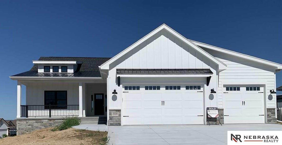 1704 Cottonwood Street - Photo 1
