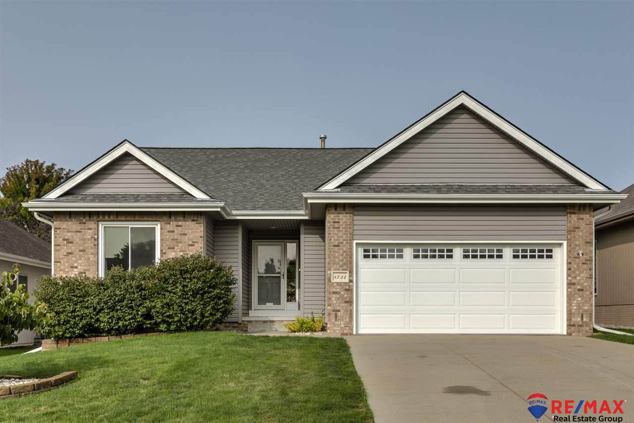 8734 99Th Street - Photo 1